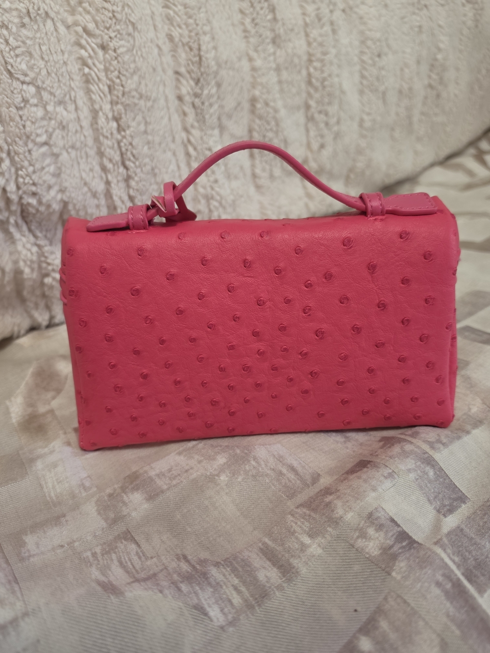 SHEIN Hot Pink Ostrich-Texture Mini Top Handle Bag with Gold Hardware - Picture 4 of 9